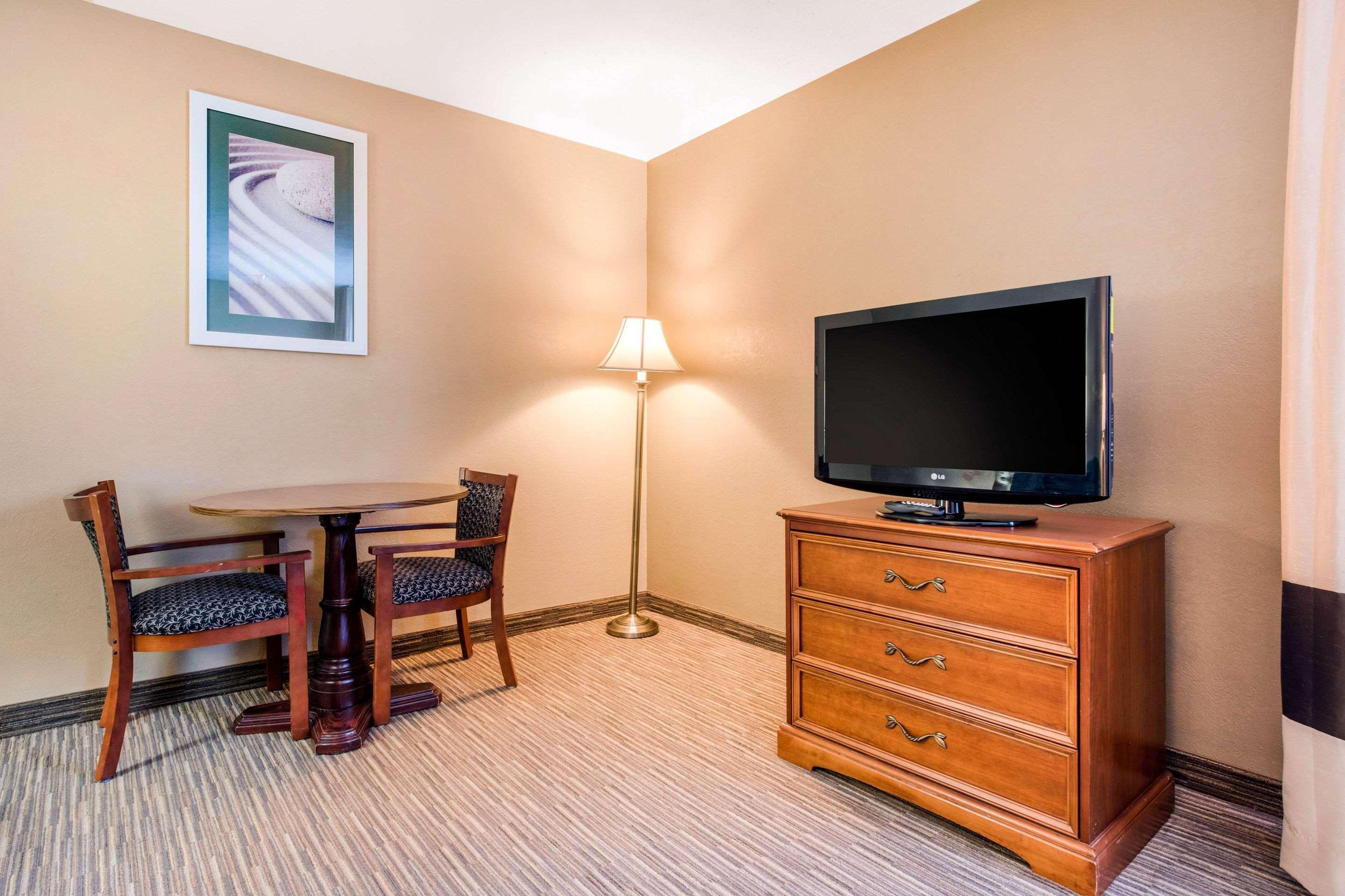 Quality Inn & Suites Нью-Касл Экстерьер фото