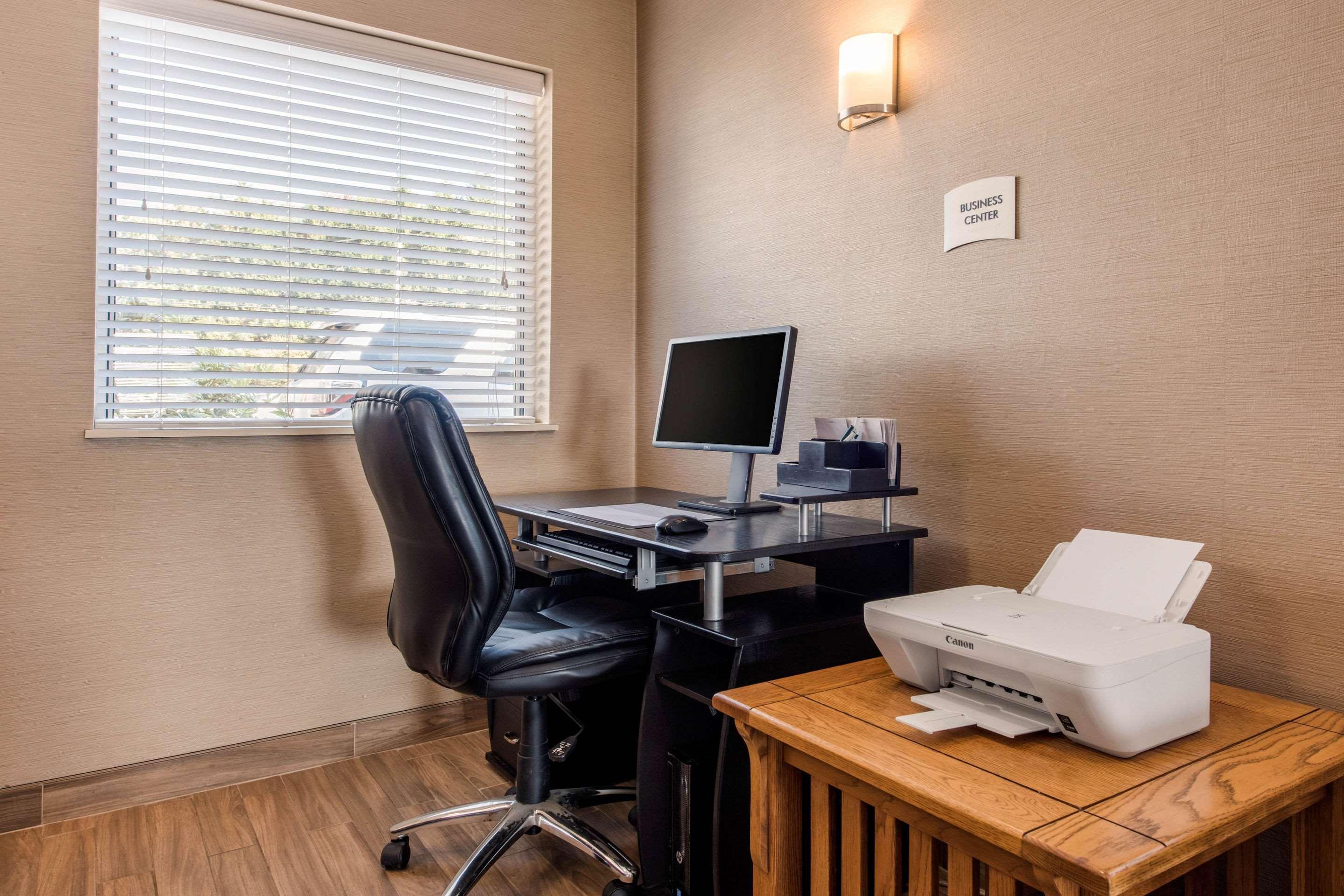 Quality Inn & Suites Нью-Касл Экстерьер фото
