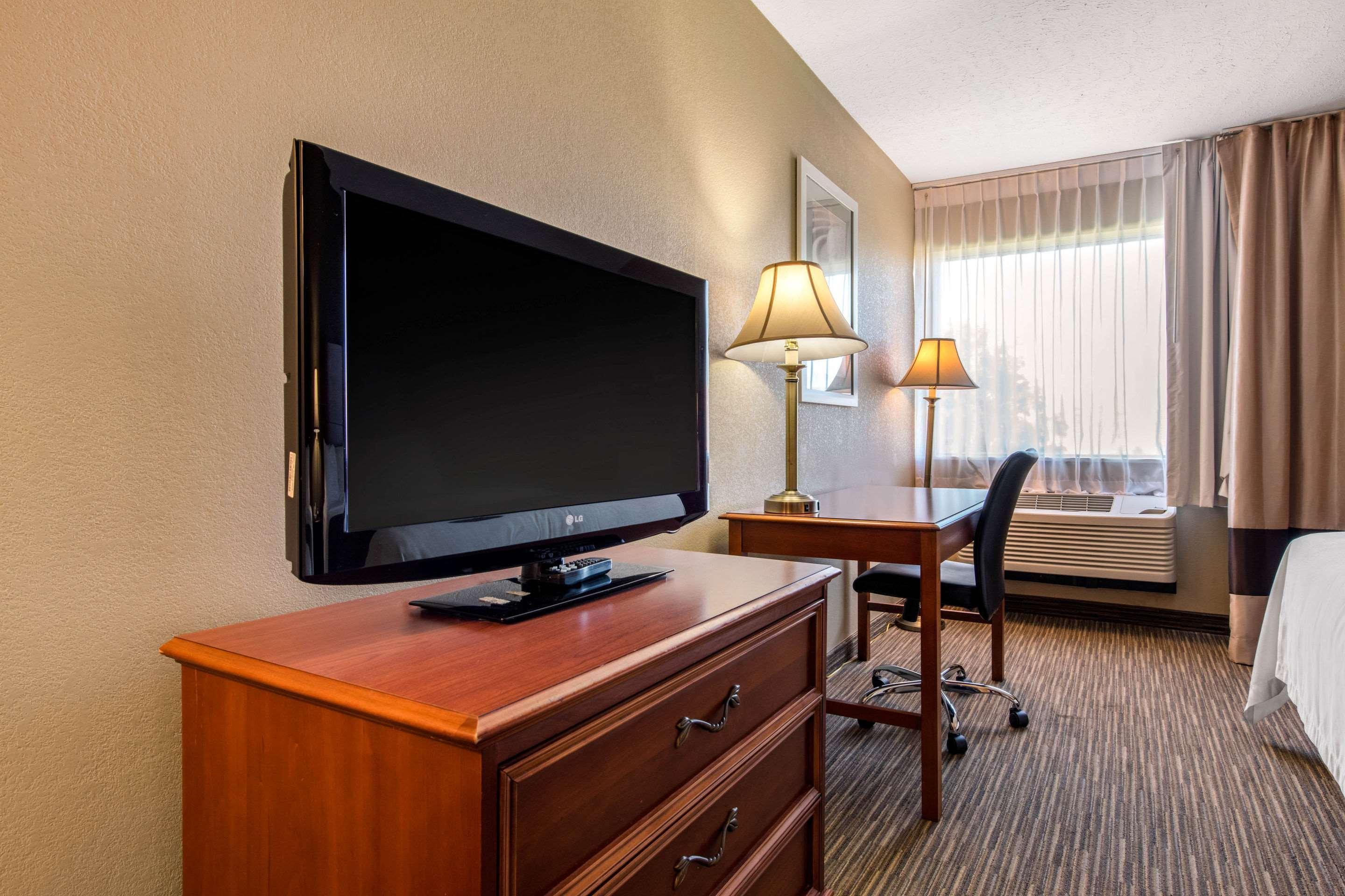 Quality Inn & Suites Нью-Касл Экстерьер фото