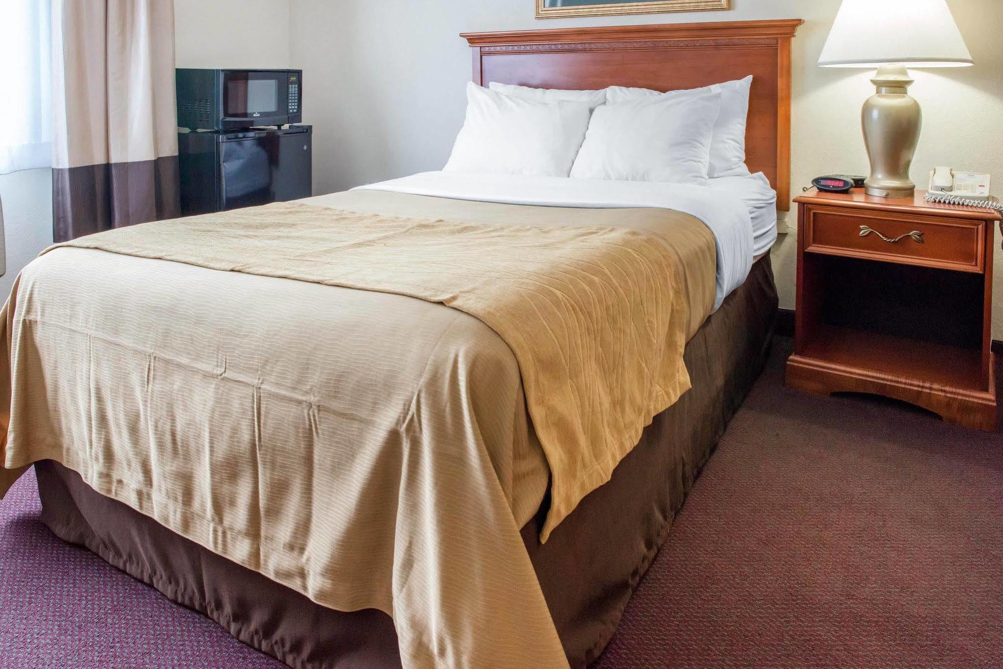 Quality Inn & Suites Нью-Касл Экстерьер фото